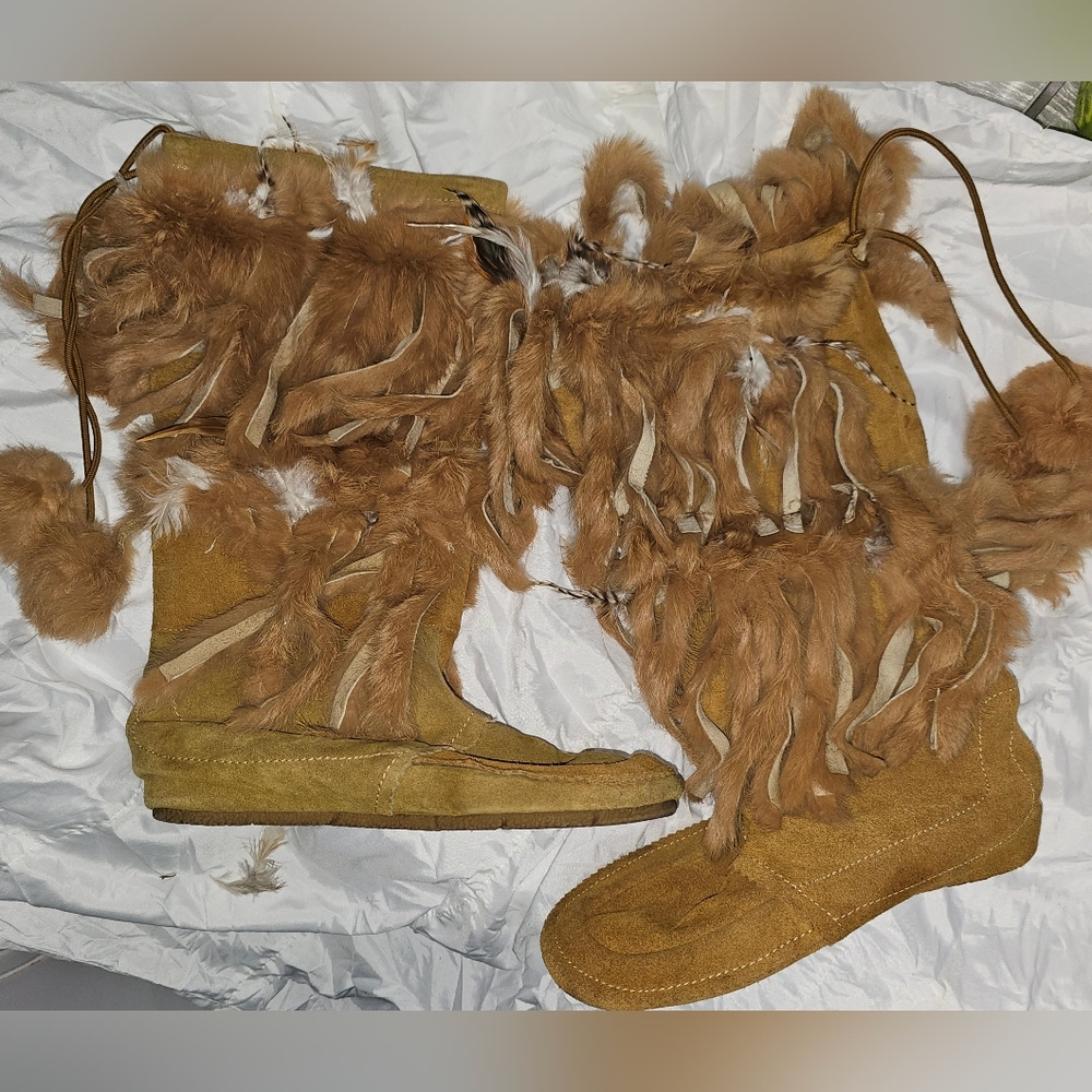Flying Monkey Size 10 Leather Fur and Feathers Brown Boots Moccasins Fringe Soft